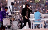 Super Bowl 2022, vincono Los Angeles Rams. Eminem in ginocchio contro il razzismo 